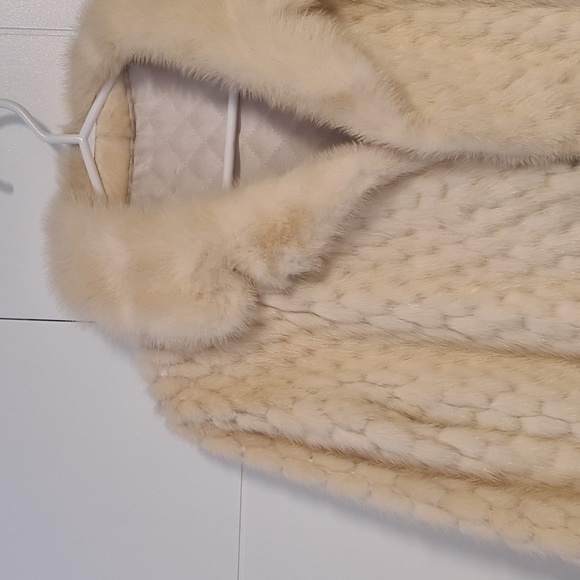 COPY - COPY - 100% MINK FUR COAT in off-white - Picture 7 of 8